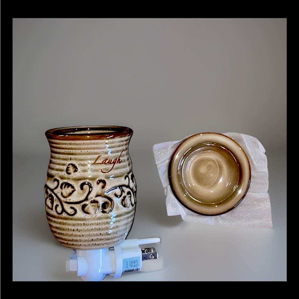 Tuscany Candle Ceramic Plug-In Fragrance Warmer & Night Light -Live Laugh Love - Picture 2 of 13